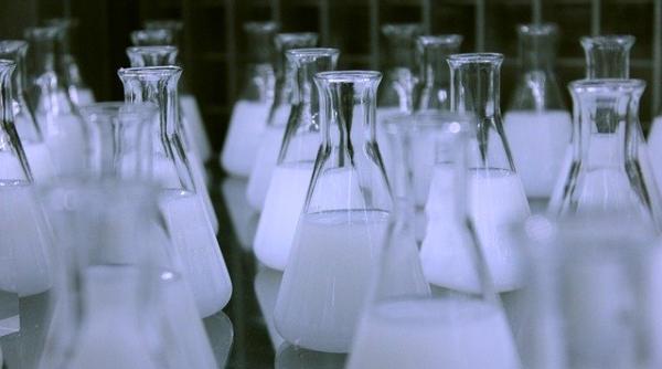 Covid-19. Acuzată, China acuză și ea. Rusia îi sare în ajutor