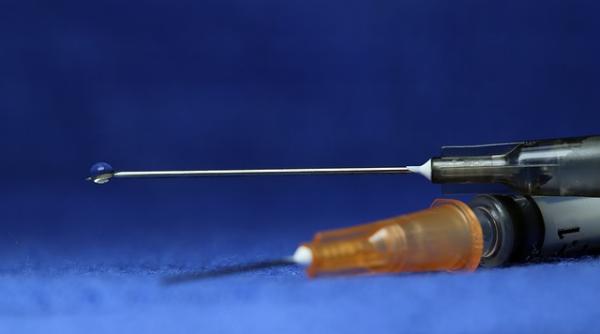 Covid-19. Britanicii au început să producă un vaccin prea devreme