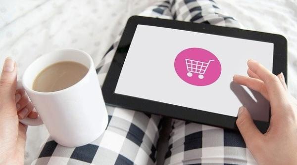 Bulgarii şi românii, codașii Europei la cumpărături online, în 2019