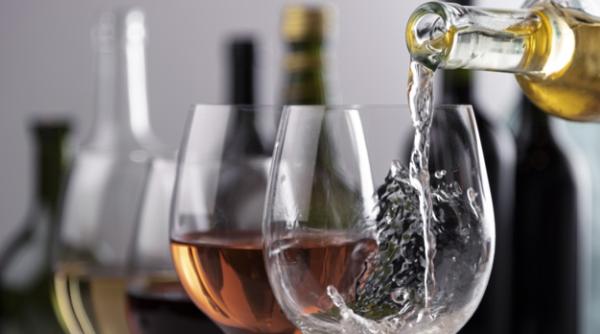 Pandemia reduce drastic și consumul de vin