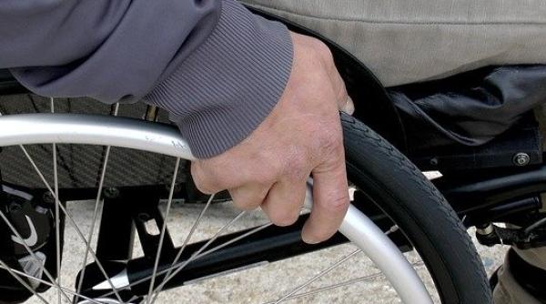 Persoane cu dizabilități. Decizie privind biletele gratuite de transport