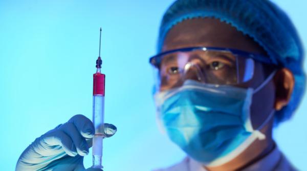 Covid-19. Un nou vaccin, în teste pe oameni. Producătorul îl vrea gata în septembrie