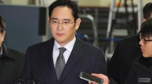 Șeful de la Samsung rupe tradiția! Cine va moșteni cârma companiei