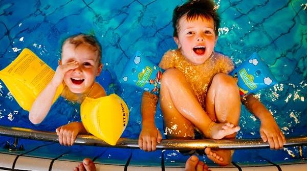 Covid-19. Apa din piscină, un pericol? Ce spun experții spanioli