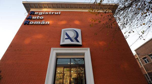 Înmatriculările de mașini rulate au scăzut la jumătate
