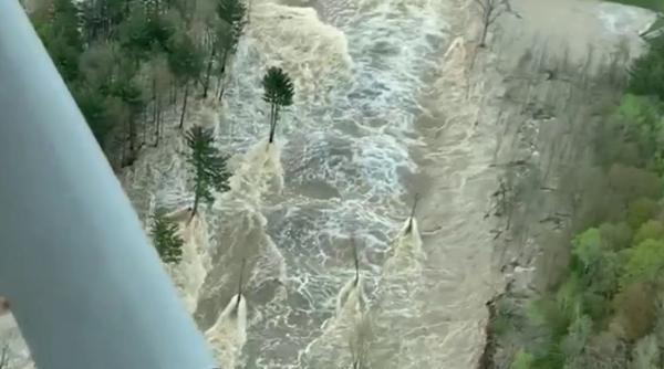 SUA. Altă nenorocire. 11.000 de oameni evacuați de urgență VIDEO