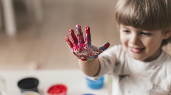 Studiu: Copiii cu vârsta sub doi ani nu trebuie să poarte măşti