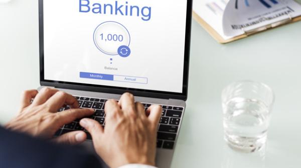 Cum se poate deschide un cont bancar, stând acasă