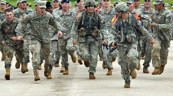 Violențe în SUA. Trump amenință să trimită ”mii de soldați înarmați”