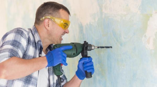 Viața la bloc. Ce amenzi riscă cei care nu respectă orele de liniște