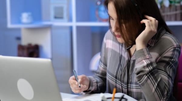 UE: Sute de translatori, în şomaj, fără indemnizaţii