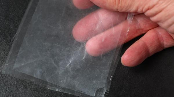 Material transparent revoluționar din care se vor produce măști