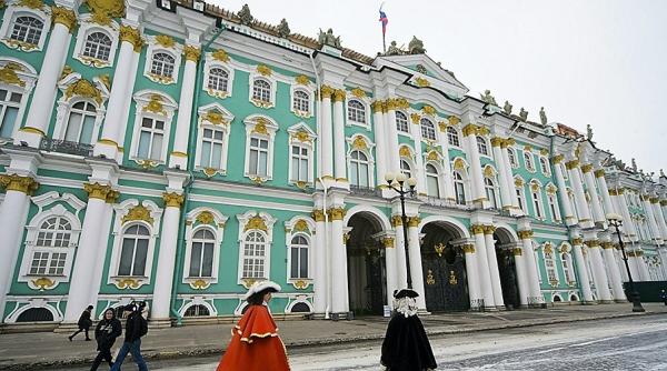 Topul escrocheriilor imobiliare. Turnul Eiffel, la fiare vechi