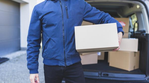 Trump ordonă Amazon și eBay să nu mai livreze aceste mărfuri