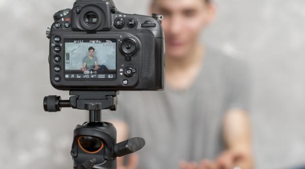 Cât câștigă un ”influencer” sau vlogger român pe Youtube
