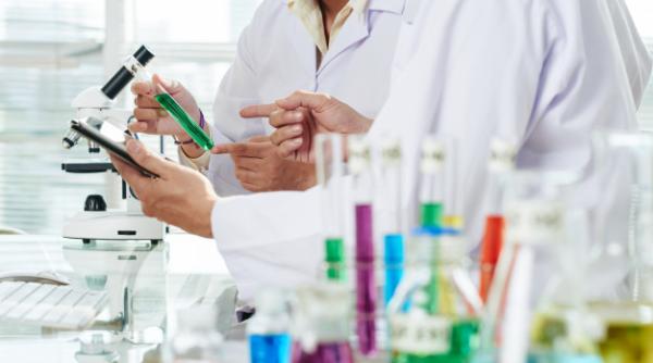 Rusia testează pe oameni două vaccinuri împotriva Covid-19