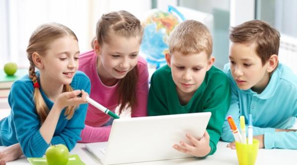 Bani pentru elevi și studenți. Cât și pentru ce