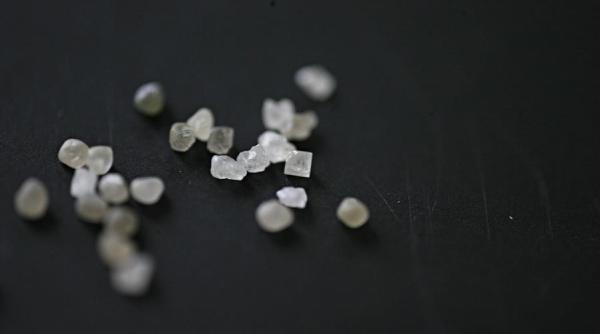 Marii maeștri ai diamantelor pierd controlul pieței