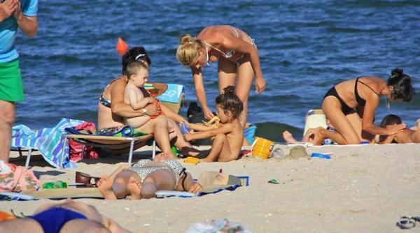 Sute de oameni, în Mamaia, fără mască şi fără distanţare. Corina Martin, prima declarație în controversa momentului