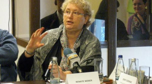 Dihonia pensiilor speciale ar putea să o coste pe Renate Weber funcția