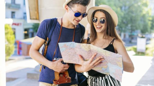 Vacanțe. Câți români rămân în țară și câți pleacă