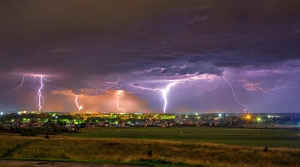 Cod Portocaliu de ploi și vijelii în aproape toată țara