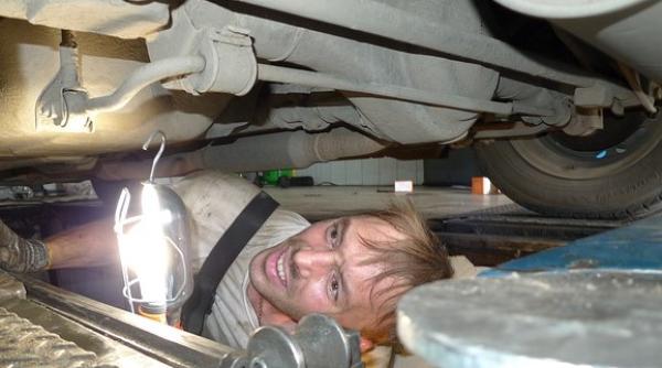 Service auto. Atenție ce faceți cu mașina! Așa ceva e ilegal