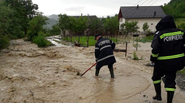 Unda de viitură de pe râul Jiu a ajuns în Gorj şi se deplasează către judeţul Dolj