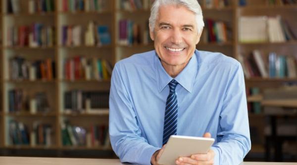 Firmele, obligate să angajeze pensionari