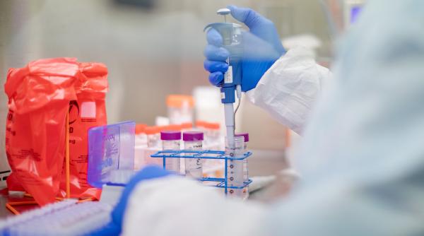 Coronavirus. Oxford conduce cursa pentru obținerea vaccinului