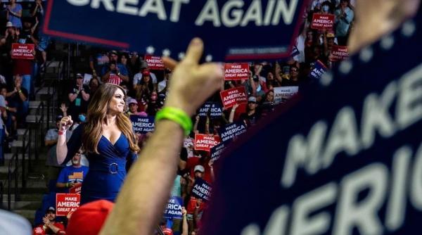 Covid-19 depistat în familia președintelui SUA. A stat lângă Trump