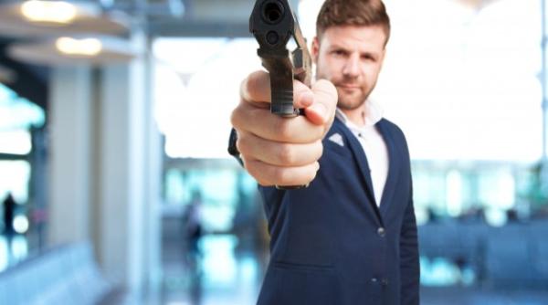 Acești angajați vor primi arme de foc letale