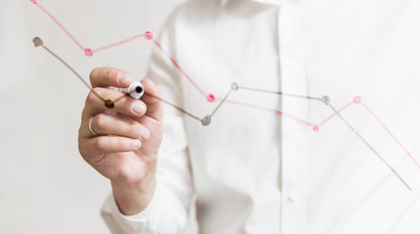 Prețul energiei, în scădere față de anul trecut