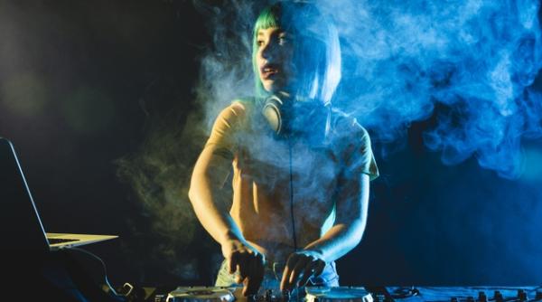 Coronavirus. Bulgaria redeschide barurile de noapte