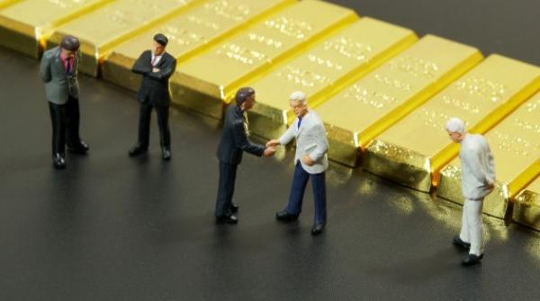 Prețul AURULUI. Va ajunge la 2.000$? Record istoric DOBORÂT