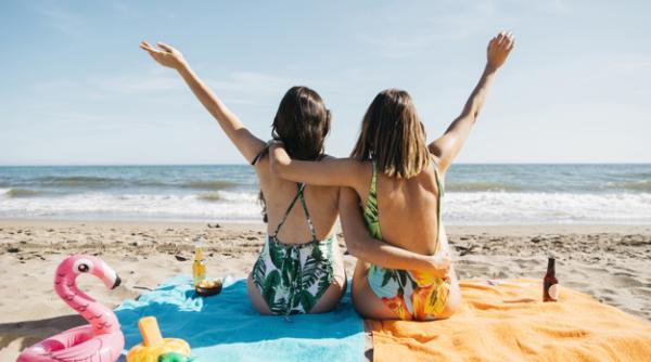 Distanță mai mică de 2 metri pe plajă! Pentru cine este permisă