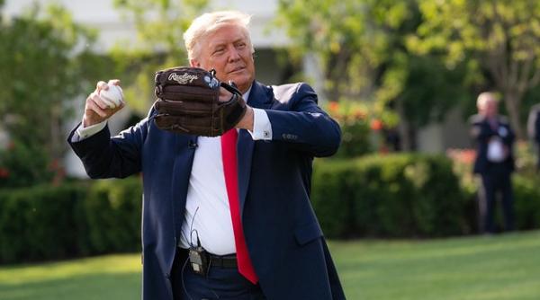 Pandemie sau politică? Trump mizează TOTUL pe vaccinuri