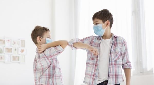 Covid-19 la copii. TEORIE făcută zob. Grad mare de contaminare