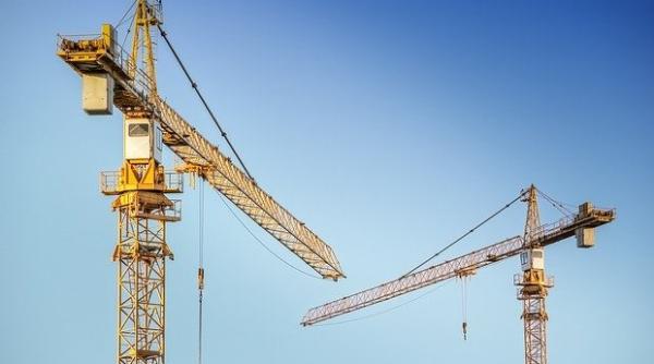 Numărul autorizaţiilor de construire clădiri rezidenţiale a scăzut cu 12,1%