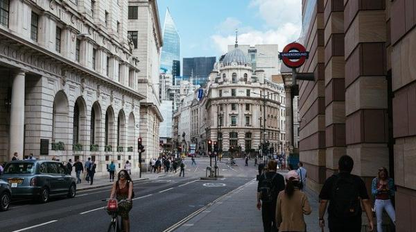 Banca Angliei: Economia britanică se va redresa într-un ritm mai lent