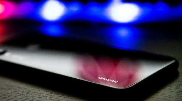 Huawei renunţă la fabricarea cipurilor Kirin 