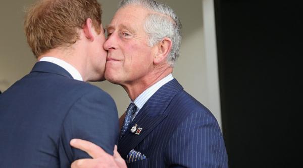 Șoapte REGALE! Ce i-a spus Prințul Charles la ureche Prințului Harry