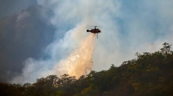 Imagini ÎNFRICOȘĂTOARE! Tornadă de FOC în California de nord VIDEO