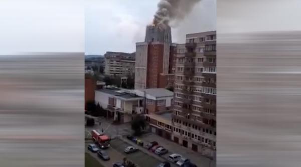 Incendiu puternic în județul Caraș-Severin. Arde Consiliul Județean VIDEO