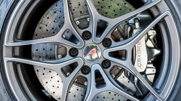 McLaren RENUNȚĂ la automobilele care funcționează pe BENZINĂ