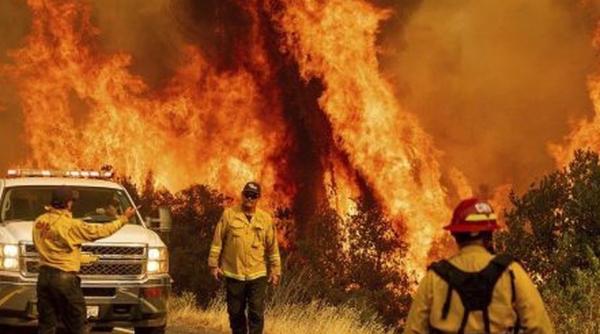 Americanii fug din calea FOCULUI! INFERNUL din Oregon VIDEO