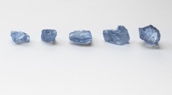 Cinci diamante albastre rare, descoperite în Africa de Sud