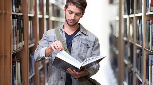 Burse de studiu în valoare de 100.000 euro. De la cine și pentru cine