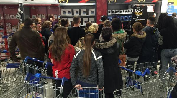 COVID-19. Isteria reînvie în SUA în perspectiva noului val