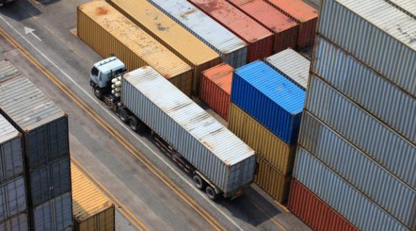 Economia mondială a crescut pentru a treia lună consecutiv